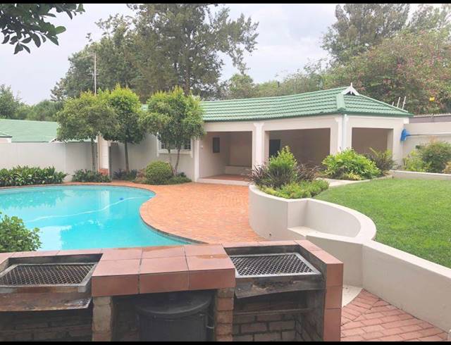2 BEDROOM TOWNHOUSE FOR SALE IN STRATHAVON